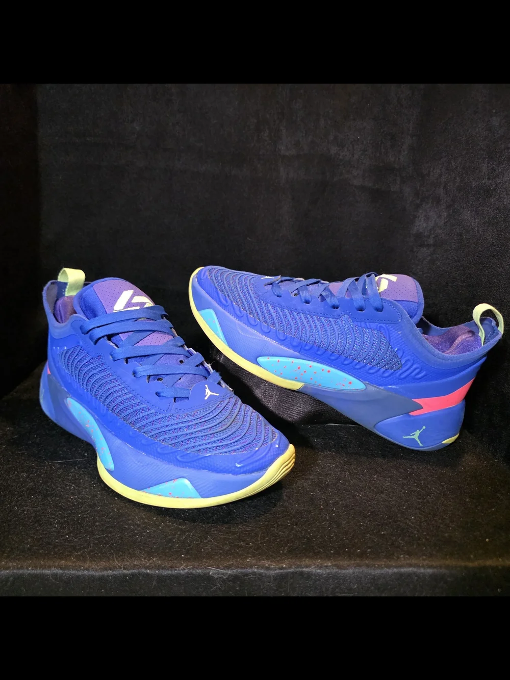 Jordan Size 7y Low-Top Athletic Sneakers in Blue and Yellow